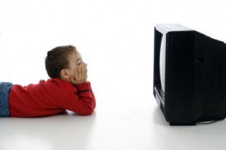 Làm sao để con bớt xem tivi?