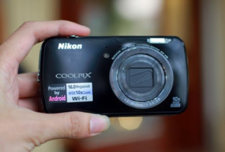 Máy ảnh chạy Android Nikon S800c có mặt ở VN