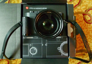 Máy ảnh đen trắng Leica M-Monochrom giá 195 triệu đồng