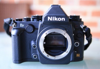 Máy ảnh full-frame Nikon Df kiểu dáng hoài cổ Về Việt Nam