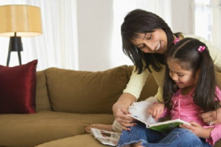Ngày càng ít bố mẹ đọc truyện cho con
