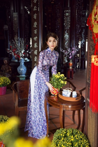 Những mẫu áo dài đẹp ngất ngây ngày đầu năm của mĩ nhân Việt