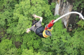 Những nơi nhảy bungee chóng mặt nhất thế giới