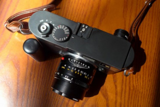 Ống kính cao cấp Leica 50 mm f/2 có giá 170 triệu đồng