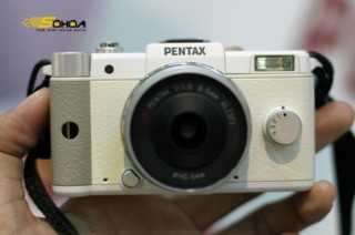 Pentax Q giảm giá gần một nửa còn 499 USD