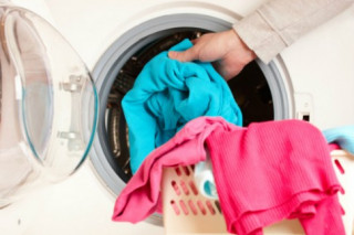 Sai lầm thường gặp khi giặt quần áo bằng máy