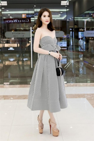 Song Trinh chiếm lĩnh thảm đỏ đầu năm