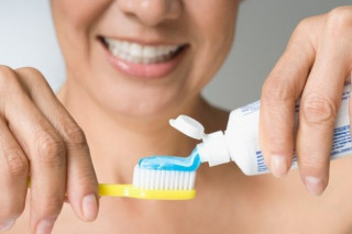Sử dụng nhiều kem đánh răng có thật sự tốt?