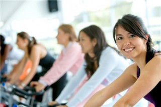 Tập gym có khiến ngực con gái nhỏ đi?