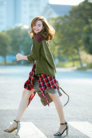 3 người đẹp showbiz “nghiện” chụp ảnh streetstyle