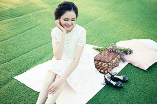 Á hậu Hoàng Anh gợi ý cách mặc vintage dịu ngọt
