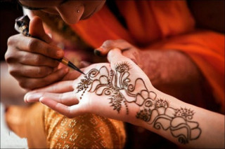 Ẩn họa khôn lường từ hình xăm Henna