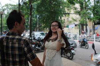 Bà Tưng nhiều lần lộ vòng 2 ngấn mỡ