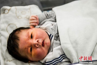Bé sơ sinh 7kg ở Trung Quốc