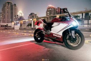 Bộ ảnh đẹp của Ducati 899 Panigale Tricolore xuyên màn đêm