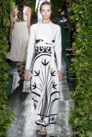 BST Valentino cao cấp đầy xao xuyến