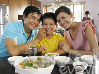 Chuyện chưa biết về trẻ em Việt đi quay quảng cáo