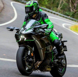 [Clip] Sức mạnh của Kawasaki Ninja H2 qua màn test tốc độ siêu đỉnh