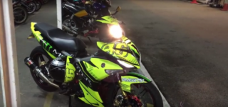 [Clip] Yamaha Y15ZR độ phong cách Monster Rossi của biker nước bạn
