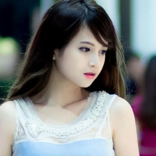Cô gái Việt có khuôn mặt búp bê