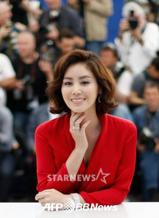 Cựu Hoa hậu Hàn đẹp không tỳ vết tại Cannes