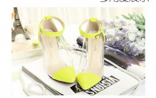 ‘Đánh cắp’ mọi ánh nhìn với giày vàng neon