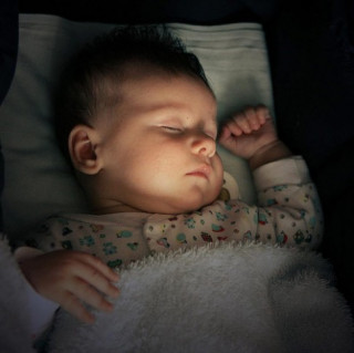 Đèn ngủ “âm thầm” hại trẻ sơ sinh