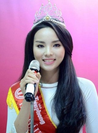 Đẹp như Hoa hậu cũng vẫn bị chê xấu!