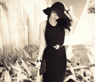 Eva đẹp: ‘Phụ nữ luôn gợi cảm nhất với màu đen’