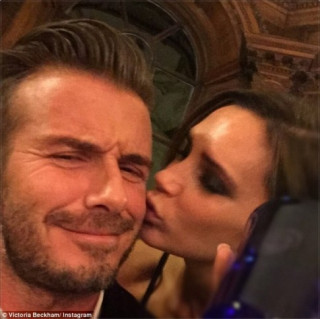 Eva “soi” 6/10: Victoria gây sốt khi hôn Beckham