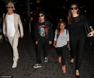 Eva “soi” 9/6: Brad Pitt mặc áo con gái vẽ tặng