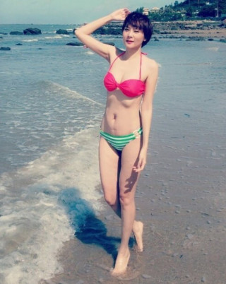 Gái hai con Vbiz mặc bikini đẹp ngỡ ngàng