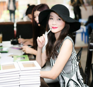 Ghen tị với sức trẻ của “gái hai con” Dương Yến Ngọc