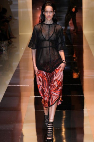 Gucci táo bạo và gợi cảm với BST Xuân 2014
