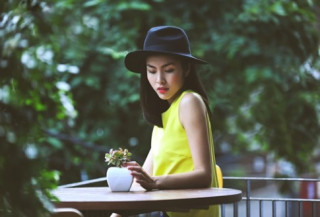 Hà Tăng ăn mặc giản dị vẫn đẹp hút hồn
