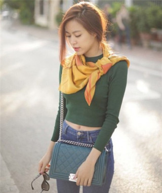 Hoàng Thùy Linh ghi điểm với thời trang đường phố