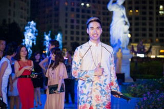 Hoàng Thùy Linh hóa công nương lộng lẫy bên Lý Quí Khánh