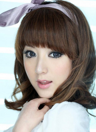 Hot girl Việt viêm giác mạc vì làm đẹp