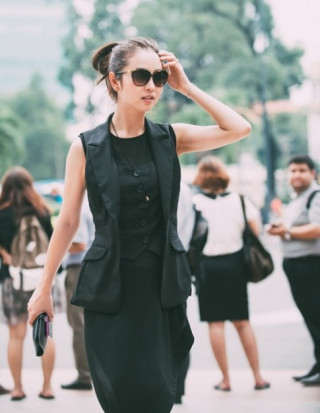 Jennifer Phạm bất ngờ mặc quần xuyên thấu