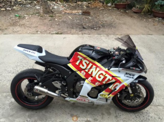 Kawasaki ZX-10R mạnh mẽ trong bộ áo mới
