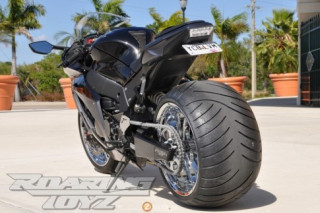 Kawasaki ZX10R với bản độ bánh béo đầy sexy