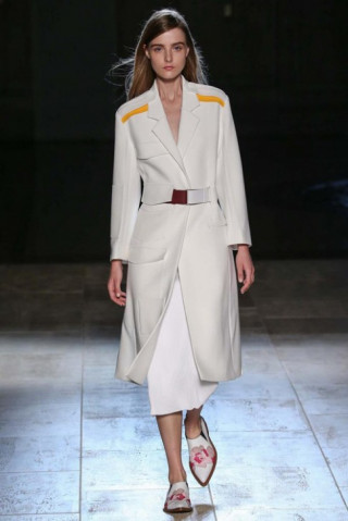 Khoảng trống mùa xuân trong BST Victoria Beckham 2015