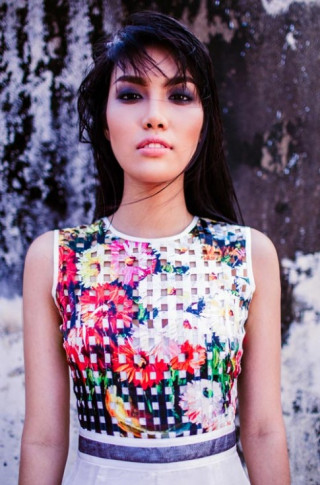 Lan Khuê đẹp mong manh trên tầng cao