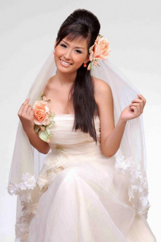 Mai Phương Thúy làm cô dâu gợi cảm dù chưa kết hôn