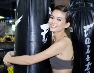 Mâu Thanh Thủy sexy và bốc lửa ngày trở lại