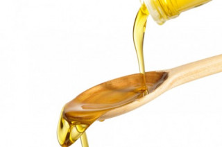 Mẹo sạch mụn bằng dầu olive