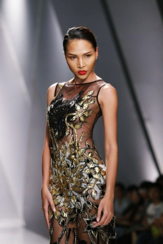 Minh Triệu sexy đầy táo bạo trên sàn catwalk