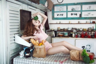 Ngân Khánh khoe vẻ gợi cảm trước ngày đi du học