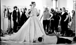 Ngó hậu trường của show diễn Elie Saab cao cấp