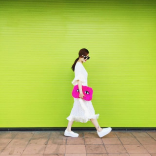 Những chiếc túi “chất chơi” của chị em Song Yến